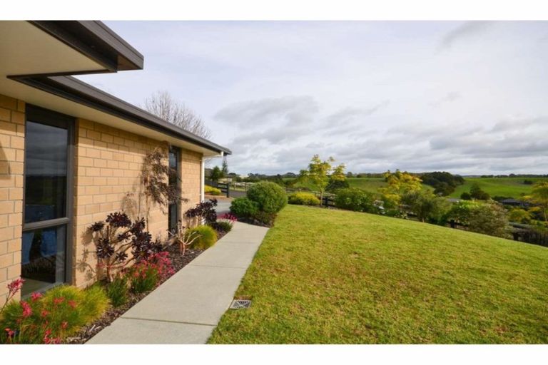 Photo of property in 16 Access Heights, Kerikeri, 0230
