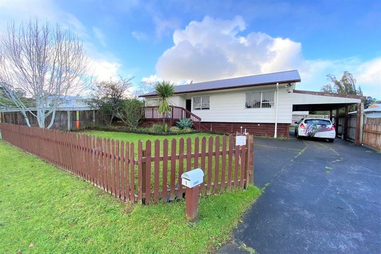 Photo of property in 5 Buisson Glade, West Harbour, Auckland, 0618