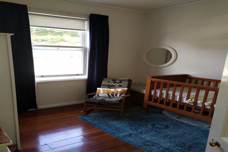 Photo of property in 28 Edinburgh Terrace, Berhampore, Wellington, 6023