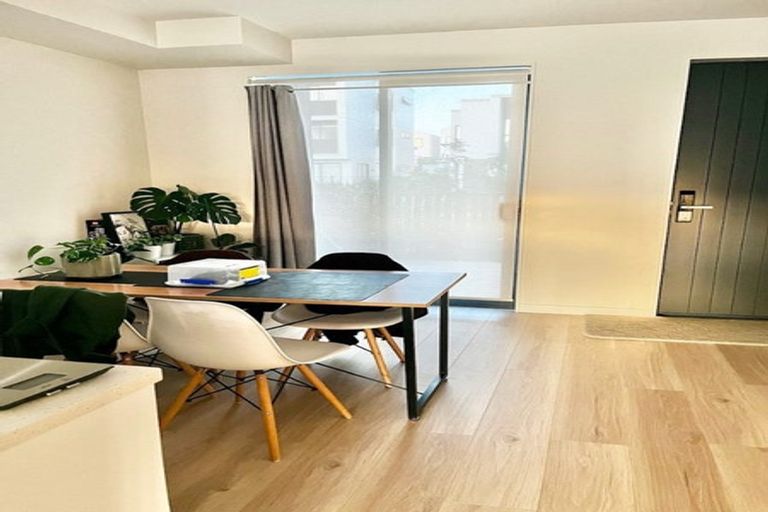 Photo of property in 98 Tarapuka Road, Westgate, Auckland, 0814