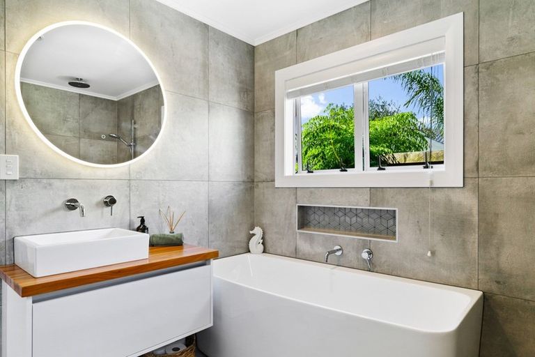 Photo of property in 12 Rheingold Place, Huapai, Kumeu, 0810