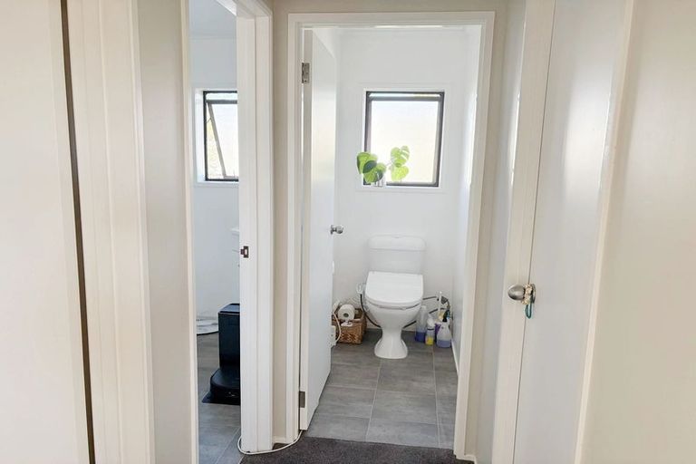 Photo of property in 2 Sheehan Road, Te Atatu South, Auckland, 0610