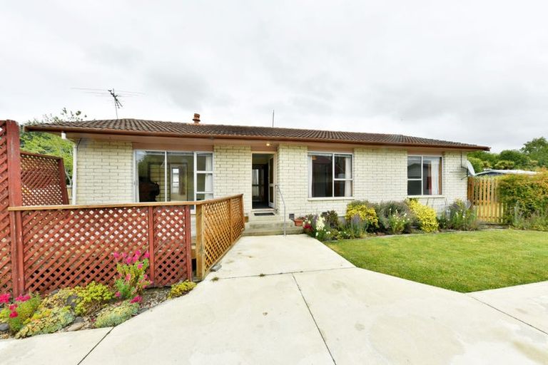 Photo of property in 31 Denniston Crescent, Redwood, Christchurch, 8051