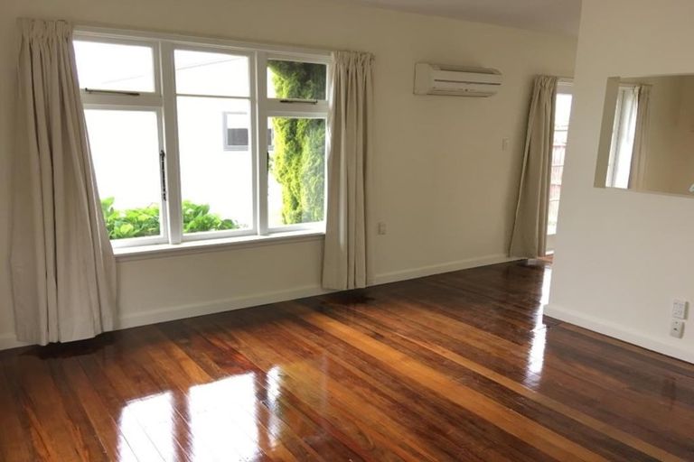 Photo of property in 18 Avonhead Road, Avonhead, Christchurch, 8042