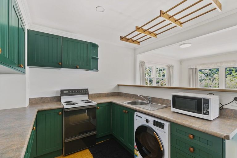 Photo of property in 15 Doris Gordon Crescent, Crofton Downs, Wellington, 6035