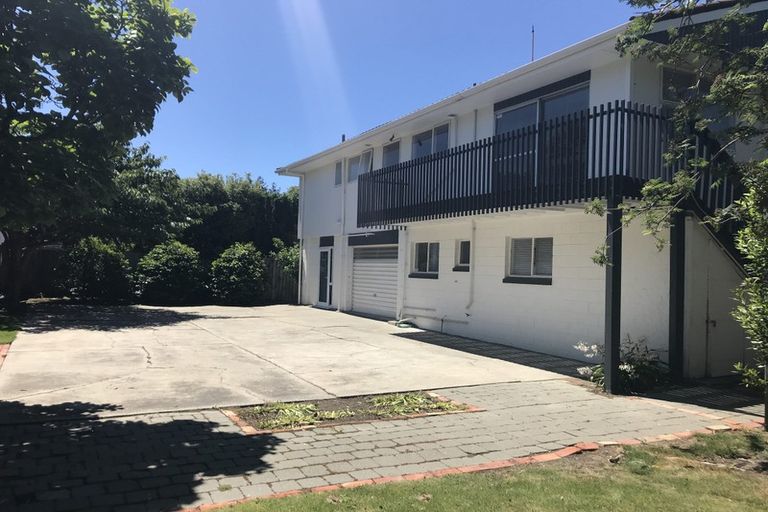 Photo of property in 12 Moorpark Place, Ilam, Christchurch, 8041