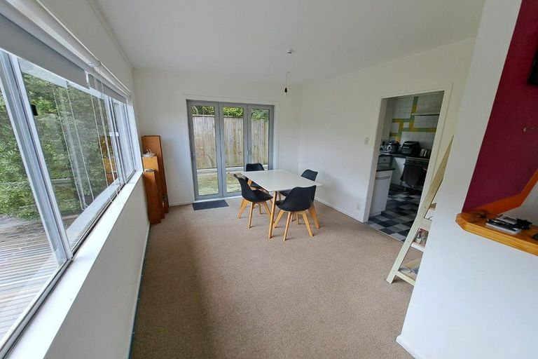 Photo of property in 33 Omega Street, Newlands, Wellington, 6037