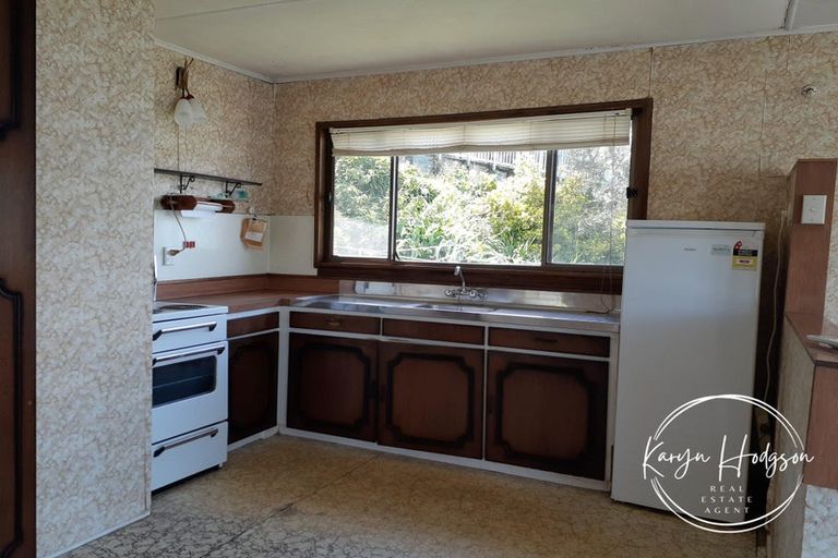 Photo of property in 12 Piccadilly Street, Pahi, Paparoa, 0571