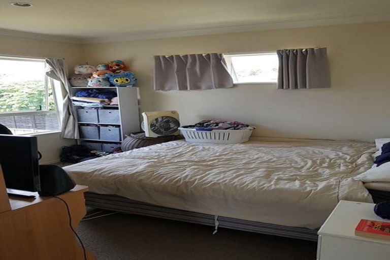 Photo of property in 16 Kauri Glen Road, Northcote, Auckland, 0627
