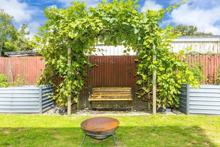 Photo of property in 2/25 Memphis Grove, Totara Park, Upper Hutt, 5018