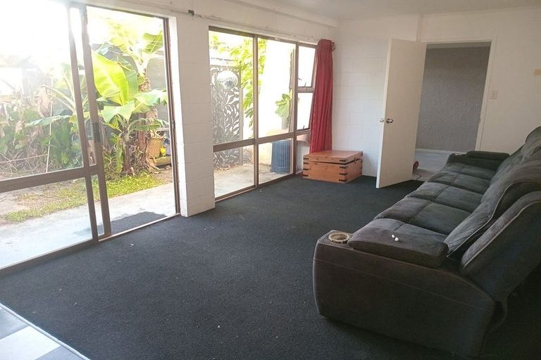 Photo of property in 16 Valhalla Drive, Beach Haven, Auckland, 0626