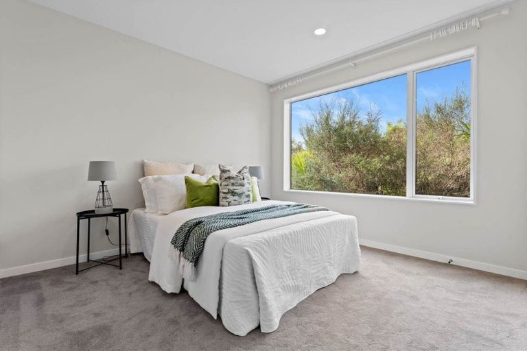 Photo of property in 25 Para Close, Fairview Heights, Auckland, 0632