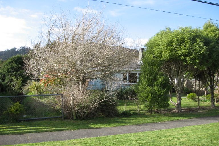 Photo of property in 3 Wood Street, Wainuiomata, Lower Hutt, 5014
