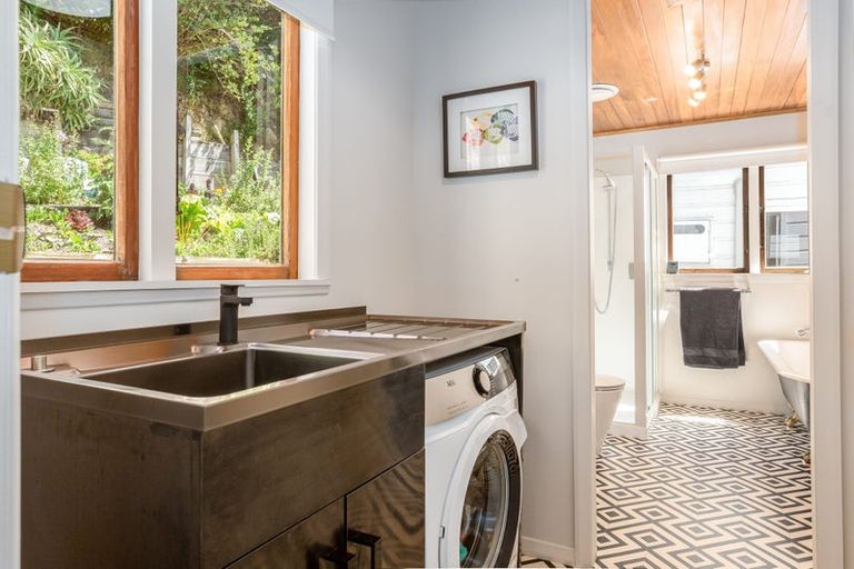 Photo of property in 88 Paremata Road, Paremata, Porirua, 5024