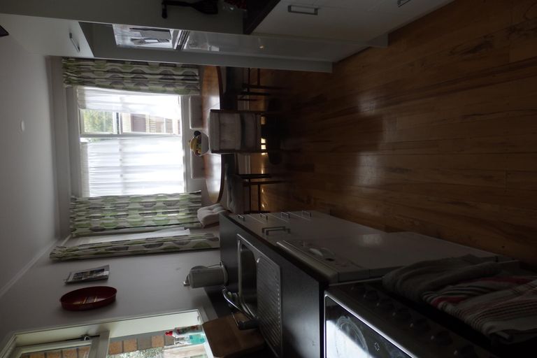 Photo of property in 281 Shakespeare Street, Leamington, Cambridge, 3432