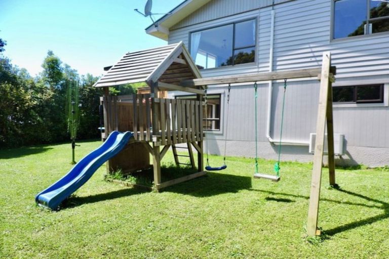 Photo of property in 86 Larsen Crescent, Tawa, Wellington, 5028
