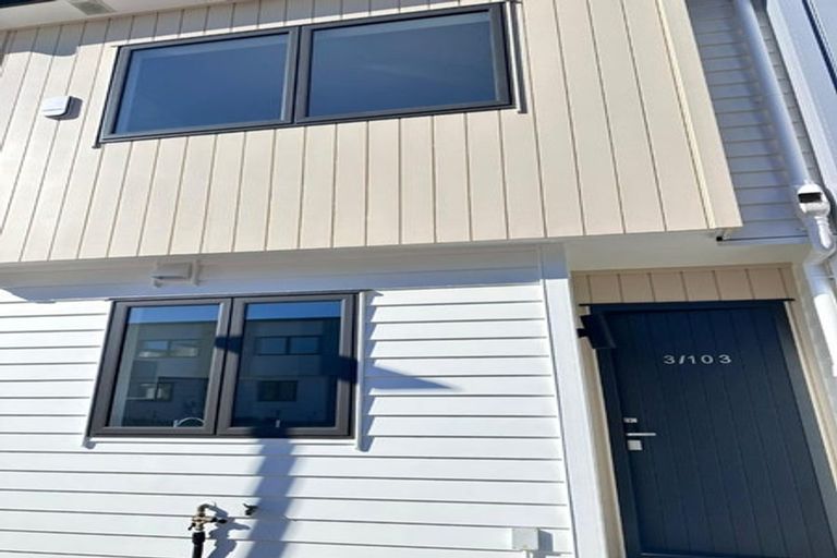 Photo of property in 2/103 Botany Road, Botany Downs, Auckland, 2010