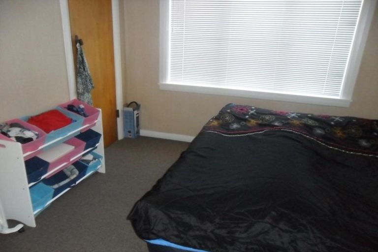 Photo of property in 34 Buscomb Avenue, Henderson, Auckland, 0610