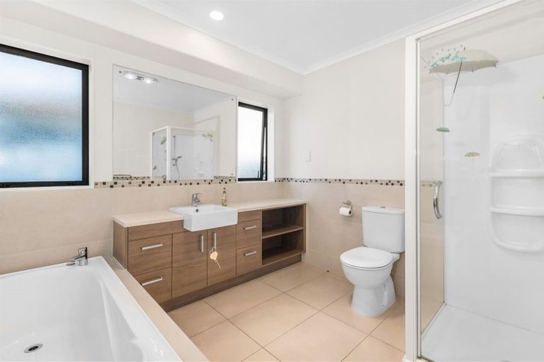 Photo of property in 24 Pickaberry Avenue, Karaka, Papakura, 2113