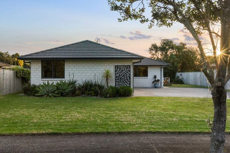 Photo of property in 15 Ian Place, Waihi Beach, 3611