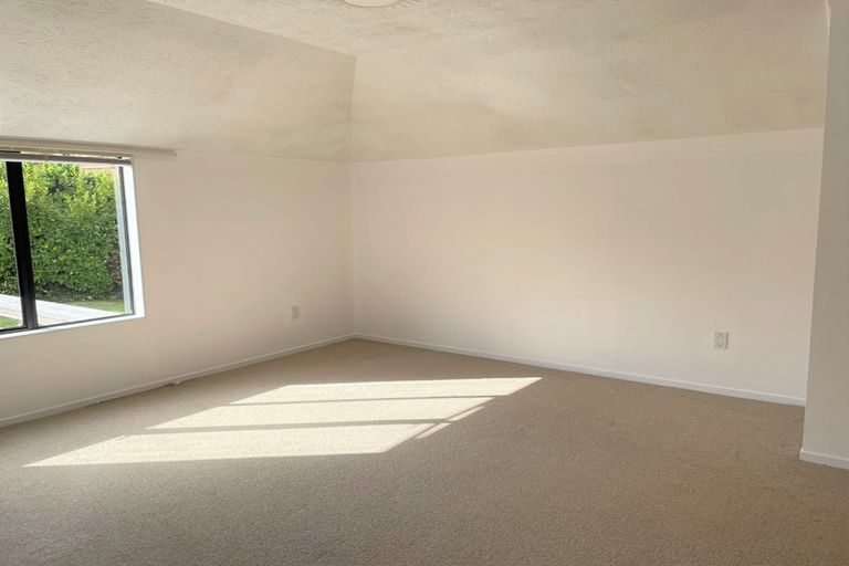 Photo of property in 5 Orinda Close, Botany Downs, Auckland, 2010