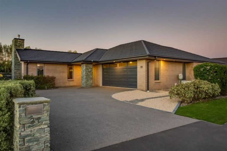 Photo of property in 31 Davaar Crescent, Broomfield, Christchurch, 8042