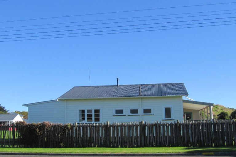 Photo of property in Hadfield Flats, 8/25 Te Rauparaha Street, Otaki, 5512