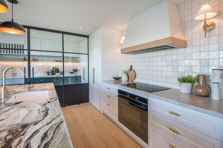 Photo of property in 31a Stanley Point Road, Stanley Point, Auckland, 0624