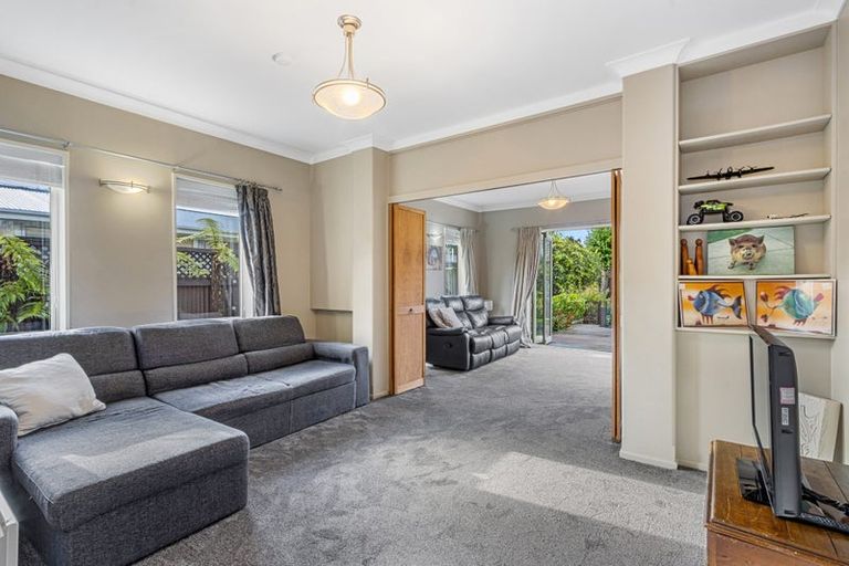 Photo of property in 137 Centaurus Road, Saint Martins, Christchurch, 8022