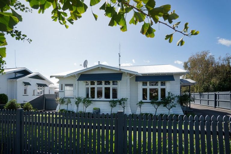 Photo of property in 21 Burns Avenue, Takaro, Palmerston North, 4412