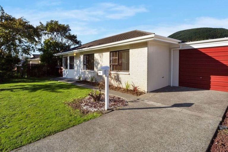 Photo of property in 16 Rossiter Street, Tawa, Wellington, 5028