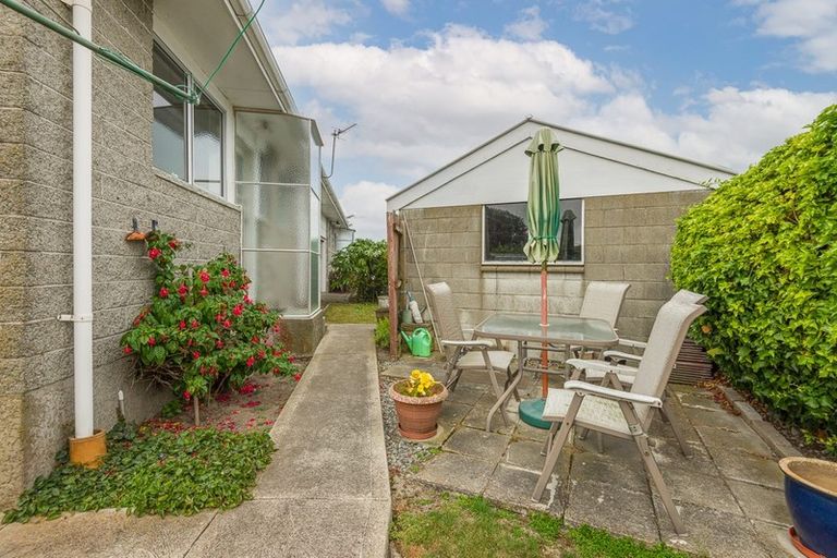 Photo of property in 2/6 Leonie Place, Aranui, Christchurch, 8061