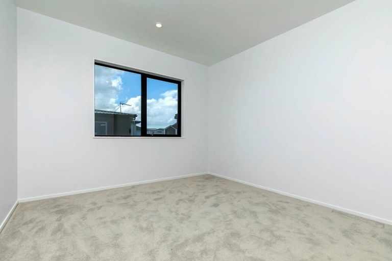 Photo of property in 62 Craigs Way, Hobsonville, Auckland, 0616