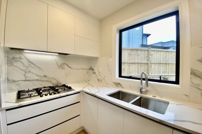 Photo of property in 27 Colliston Rise, Pinehill, Auckland, 0632