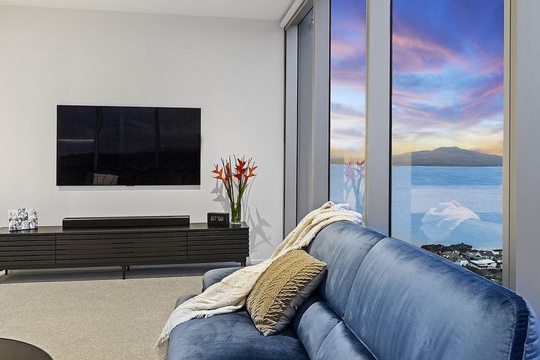 Photo of property in Sentinel Apartments, 2403/3 Northcroft Street, Takapuna, Auckland, 0622