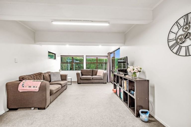 Photo of property in 2/6 Murray Road, Te Atatu Peninsula, Auckland, 0610