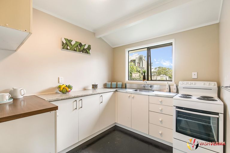 Photo of property in 1/33 Seaward Place, Wattle Downs, Auckland, 2103