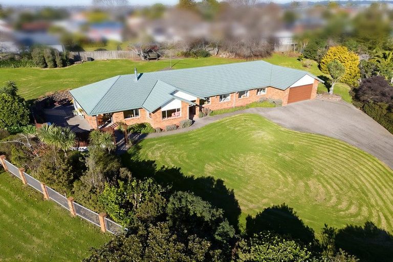 Photo of property in 2 Burgundy Park Avenue, Henderson, Auckland, 0612