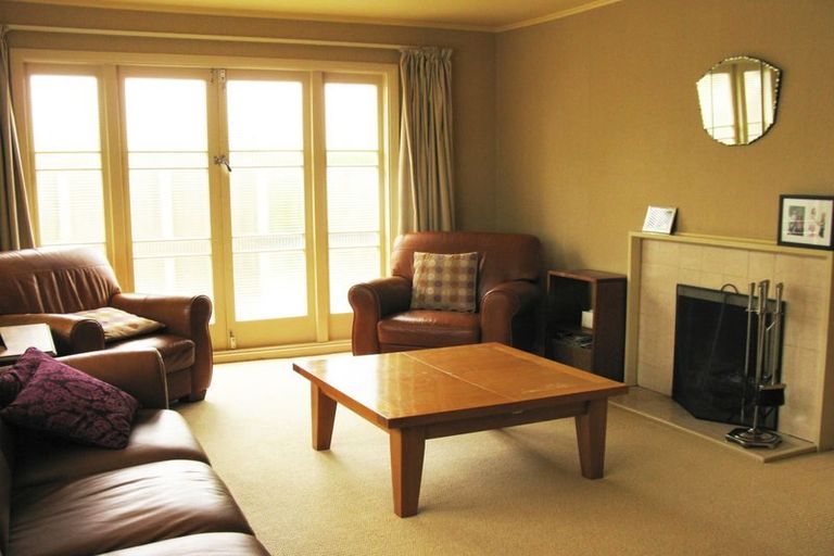 Photo of property in 82 Arimu Road, Papakura, 2110