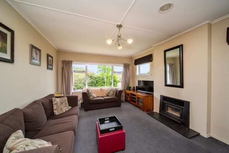 Photo of property in 15 Nikau Street, Inglewood, 4330