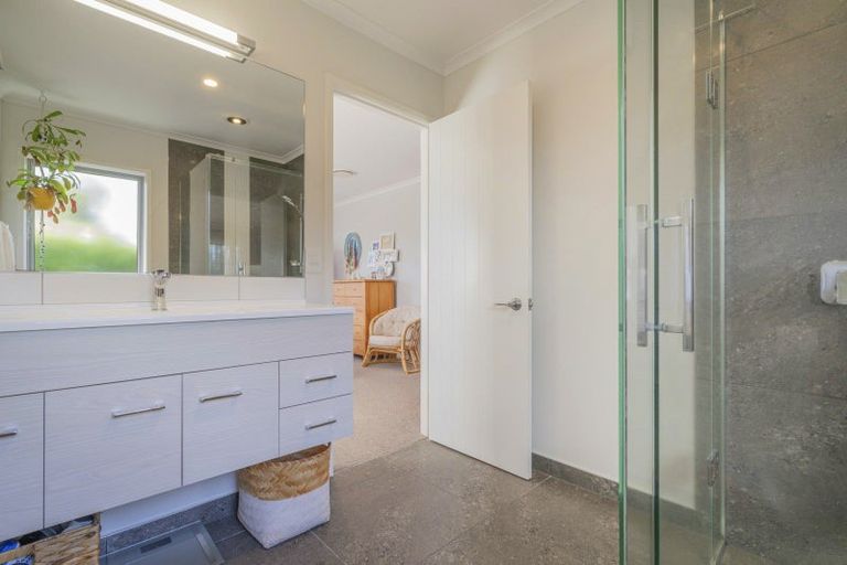 Photo of property in 10 Roseberry Place, Whitianga, 3510