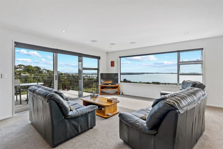 Photo of property in 18 Maffeys Road, Mount Pleasant, Christchurch, 8081