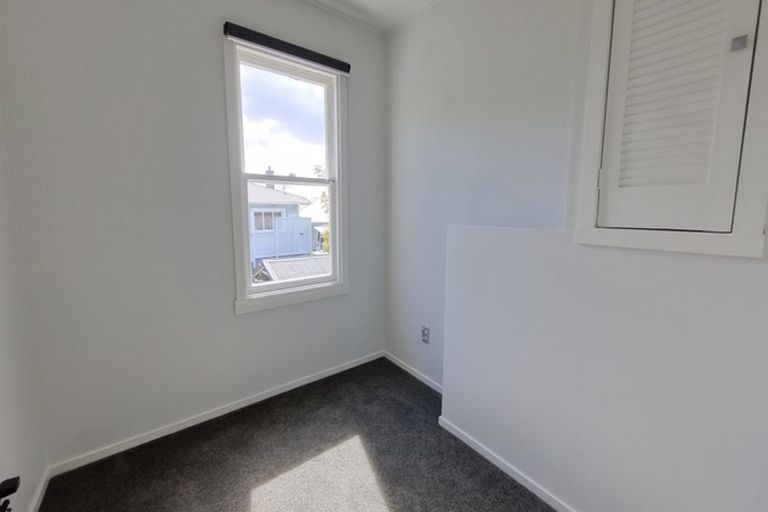 Photo of property in 17b Warwick Street, Morningside, Auckland, 1022
