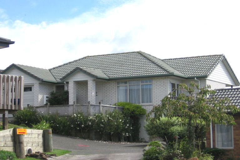 Photo of property in 27 Regents Park Place, Westgate, Auckland, 0614