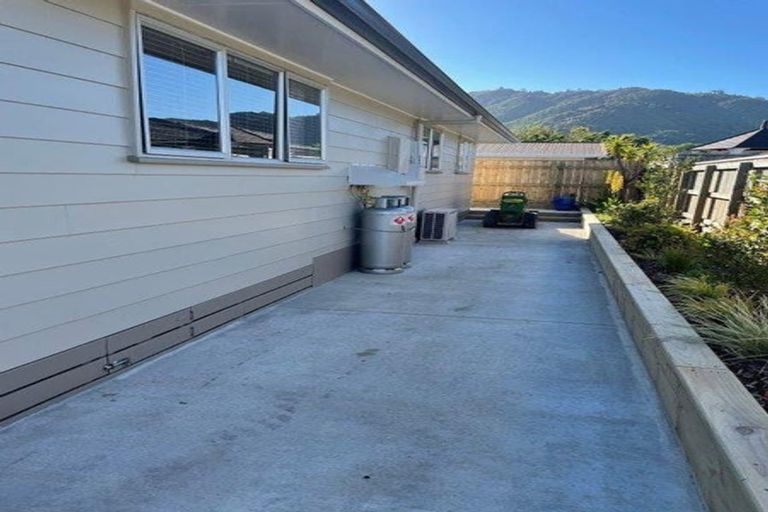 Photo of property in 1a Saint Vincent Way, Waikanae, 5036