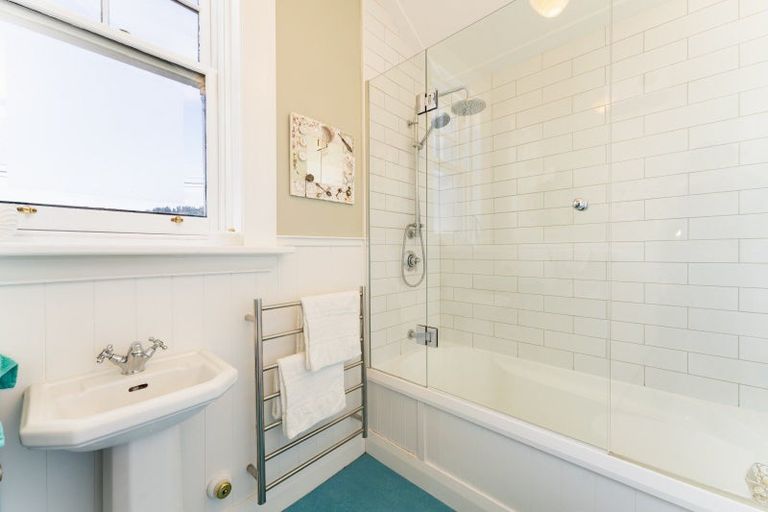 Photo of property in 247 Ravensbourne Road, Ravensbourne, Dunedin, 9022