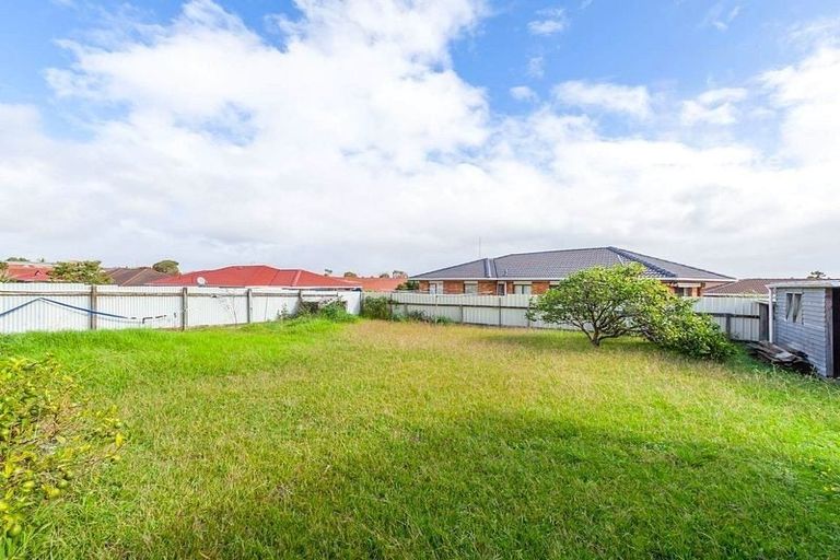 Photo of property in 235 Edmonton Road, Te Atatu South, Auckland, 0610