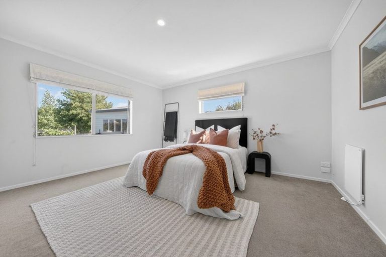 Photo of property in 8 Redwood Lane, Martinborough, 5711