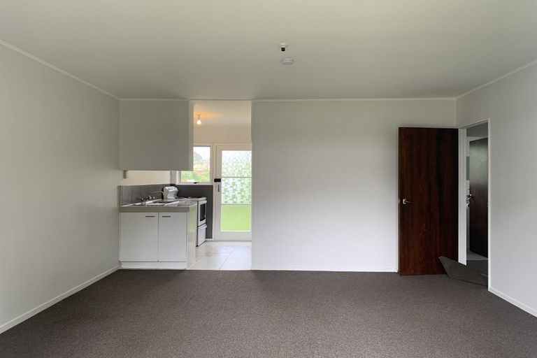 Photo of property in 3/11 Alston Avenue, Kelston, Auckland, 0602