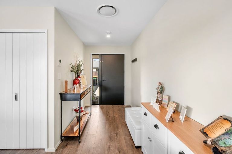 Photo of property in 35 Mcquillan Avenue, Woodend, 7610